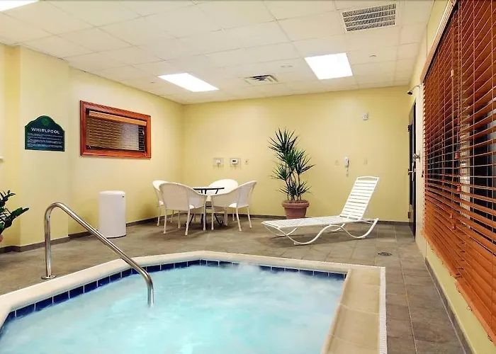 Wingate By Wyndham Airport Hotel