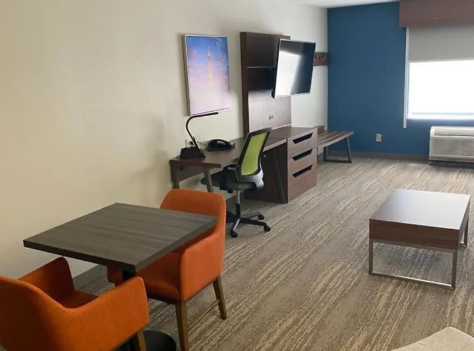 Wingate By Wyndham Airport 3*