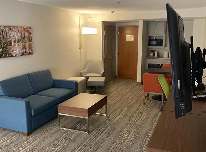 Wingate By Wyndham Airport 3*