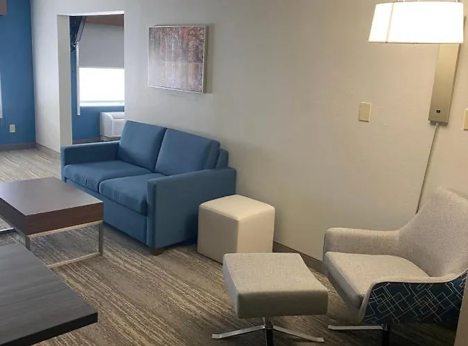 Wingate By Wyndham Airport Hotel 3*