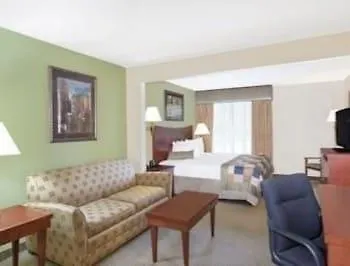 Hotel Wingate By Wyndham Airport