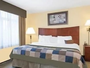 Wingate By Wyndham Airport Hotel 3*
