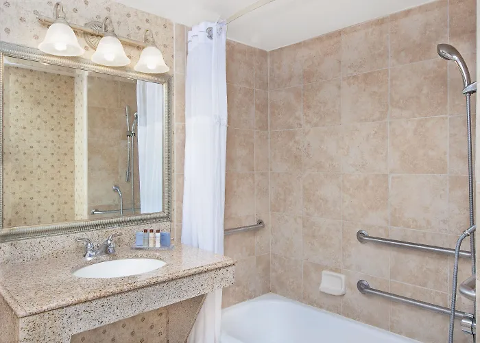 Wingate By Wyndham Airport 3*