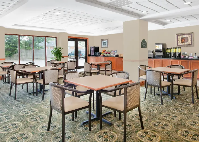 Wingate By Wyndham Airport Hotel 3*