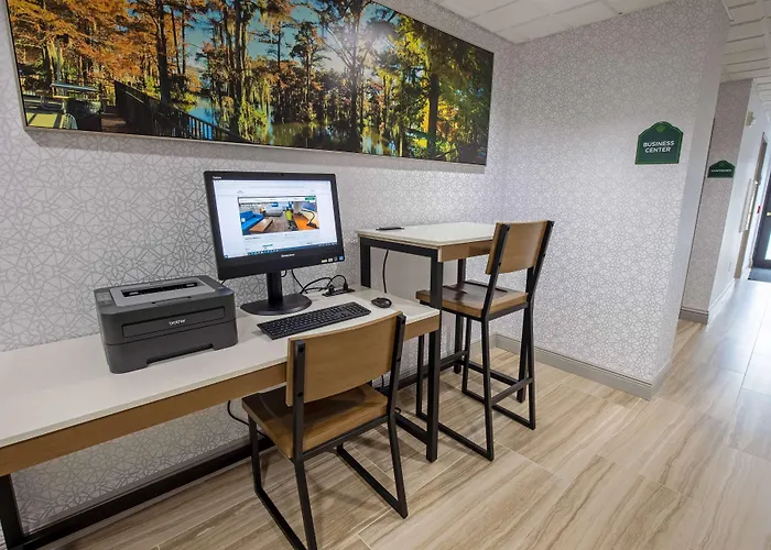 Wingate By Wyndham Airport Hotel