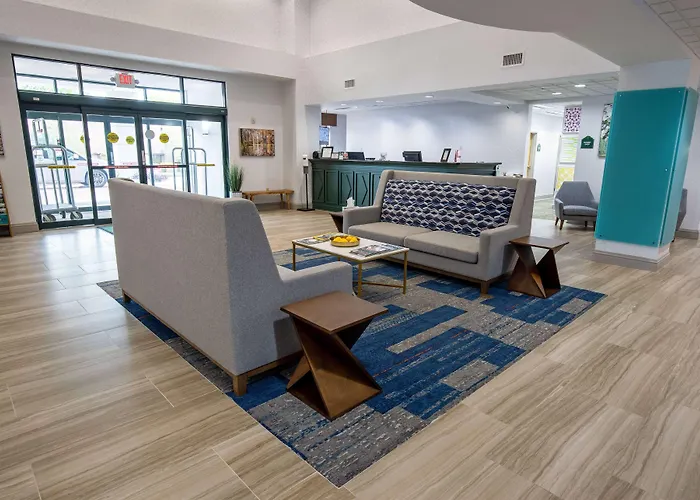 Wingate By Wyndham Airport Hotel