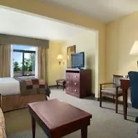 Wingate By Wyndham Airport Hotel 3*